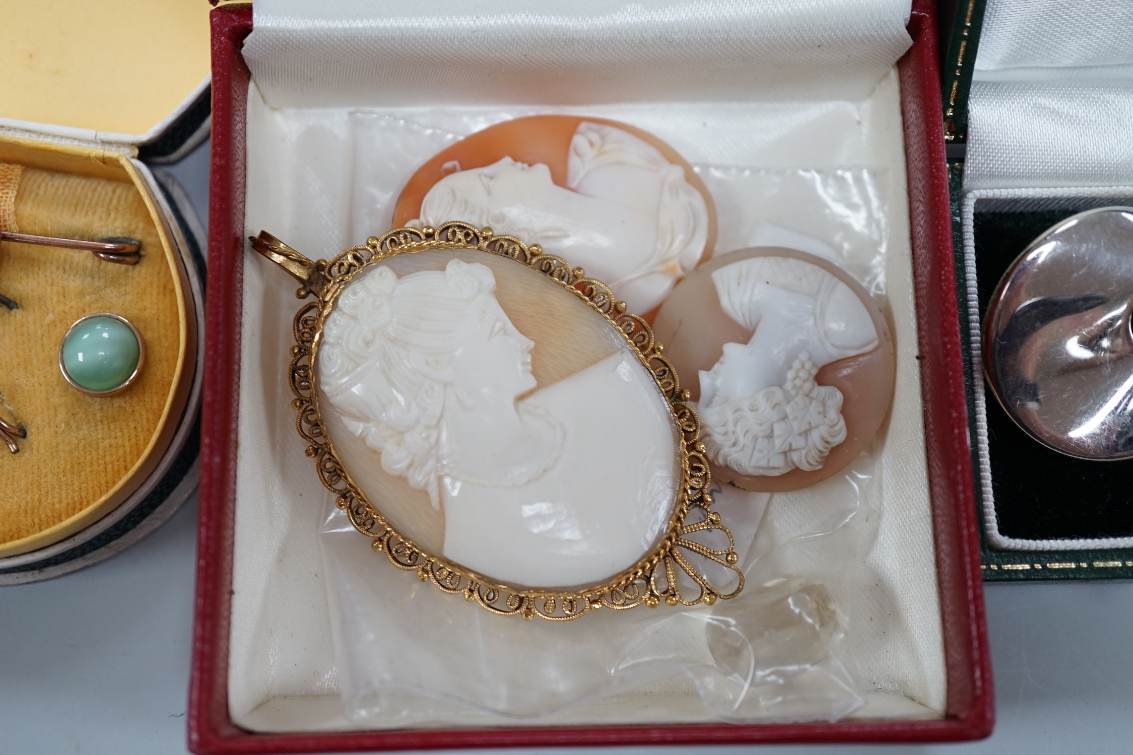 A quantity of mixed mainly costume jewellery, including bangles, necklaces brooches etc.